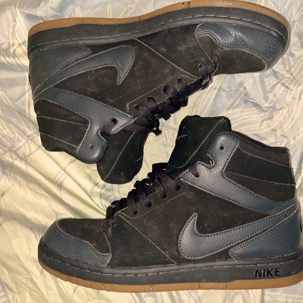 Black nike high tops great condition